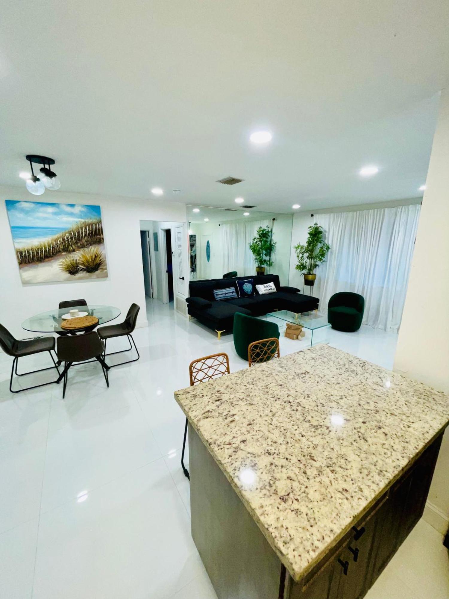 Cozy Comfy House Villa เพมโบรคไพน์ส ภายนอก รูปภาพ